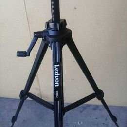 Tripé câmara de filmar Sony.Não tem  controlo de fotografia