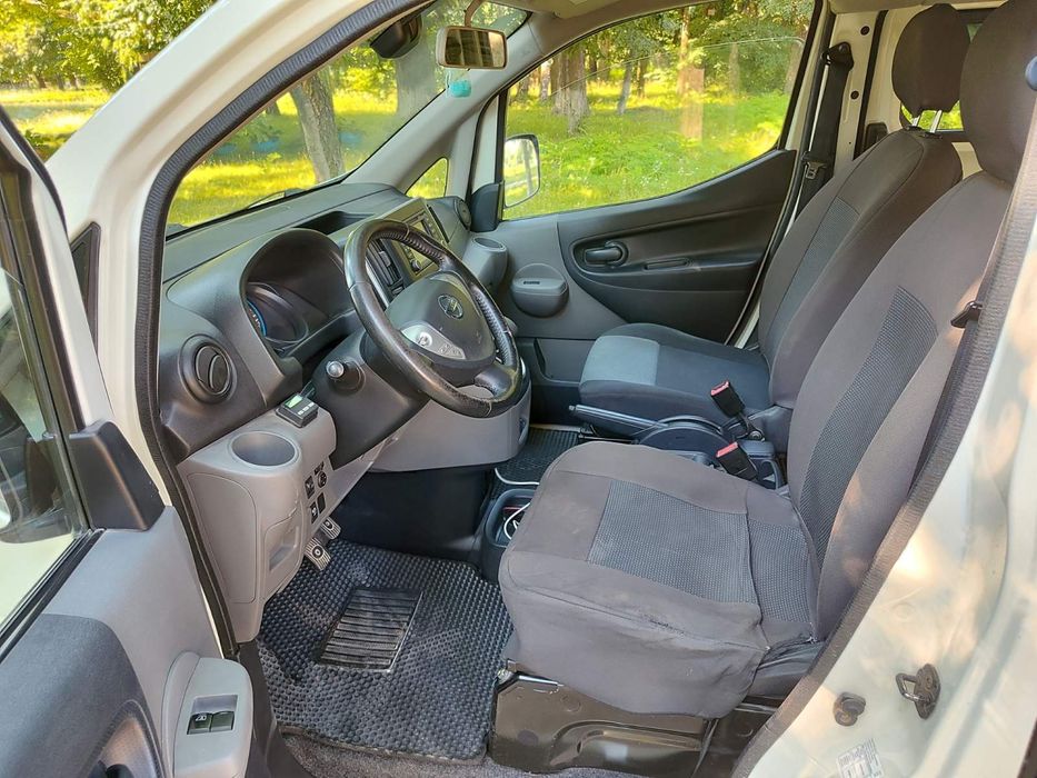 Nissan ENV200 25 кВт, 7 місць, вебасто