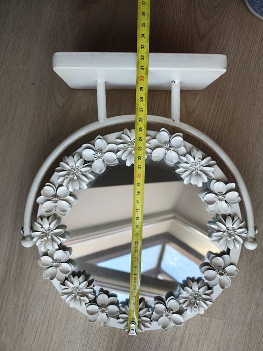 Ozdobne lusterko do makijażu