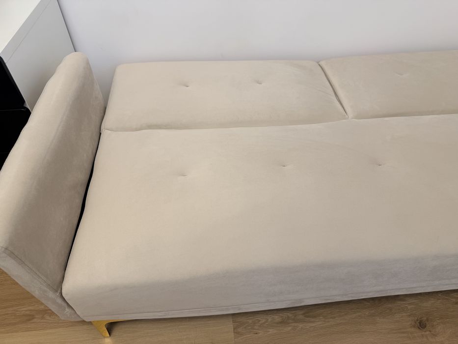 Beżowa Wygodna sofa trzyosobowa z funkcą spania