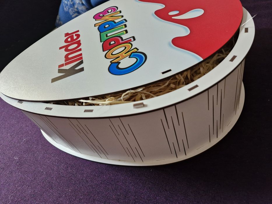 Подарункова коробка у вигляді яйця "Kinder сюрприз", L 37см*29см*11см біла