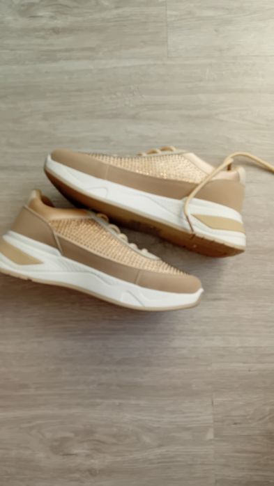 Buty sportowe z błyskiem 36