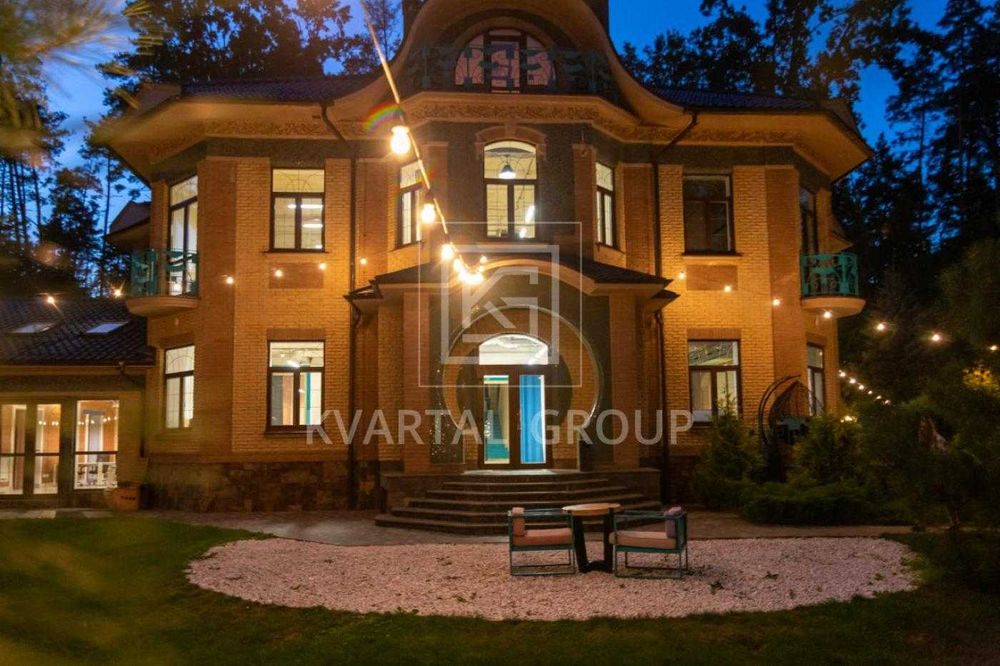 Продаж шикарного величезного будинку з власним озером