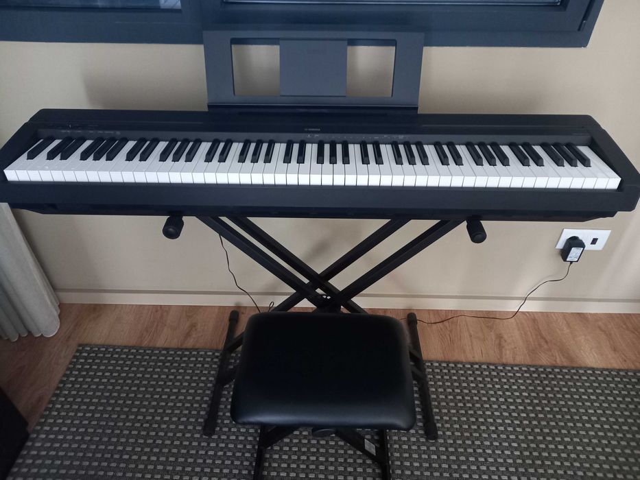 Piano Yamaha P 45 - 88 teclas com GHS (c/ suporte, banco e pedal)