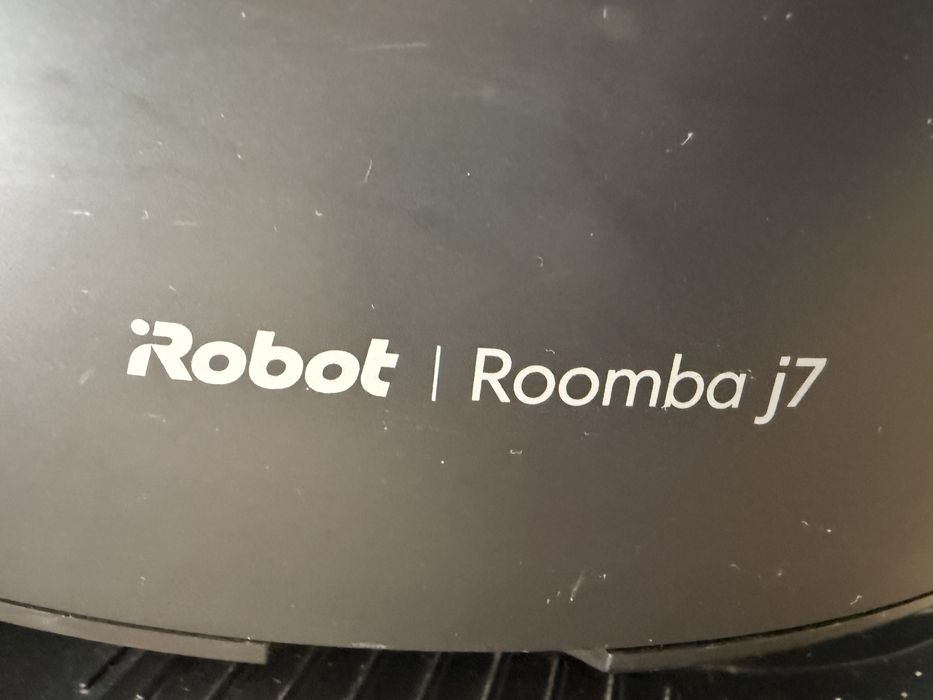 Robot aspirador inteligente  Roomba J7 - com estação esvaziamento