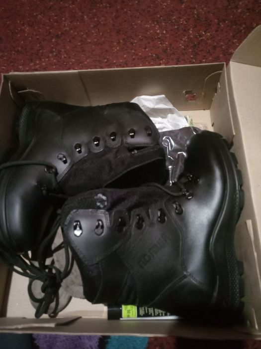 Черевики з високим берцем