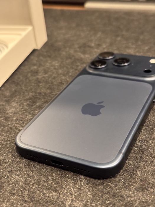 Iphone 17 Pro 256 + capa Apple Techwoven