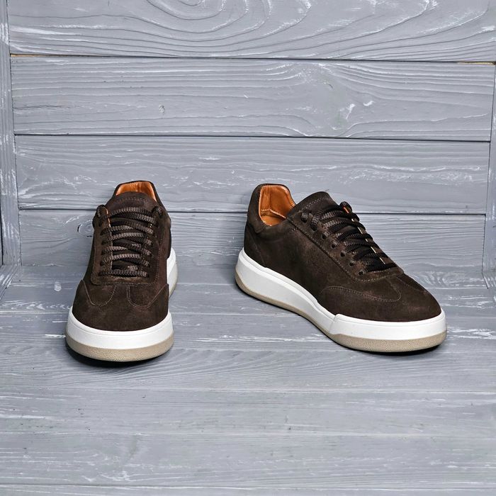 Женские черные коричневые замшевые кроссовки кеды на светлой подошве