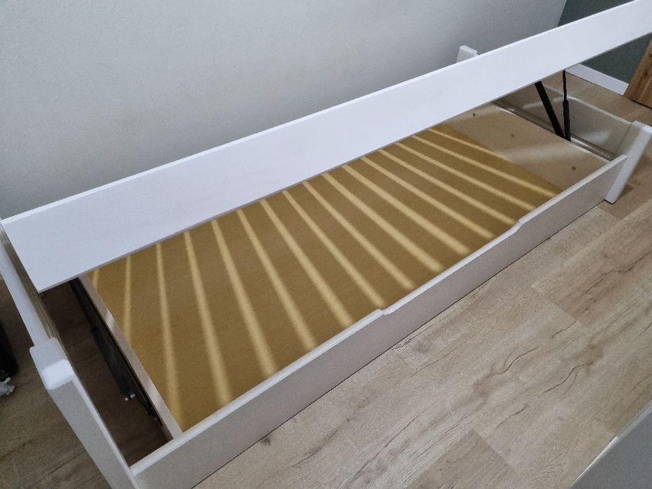 Łóżko drewniane 90 x 200 z materacem