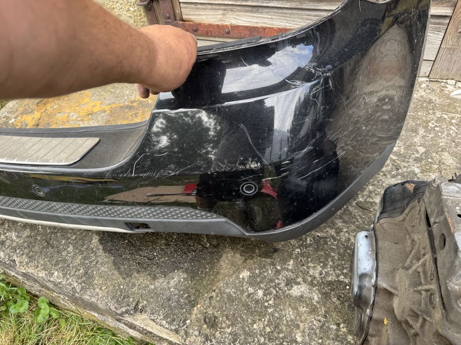 Mercedes ML W164 zderzak tył z czujnikami parkowania