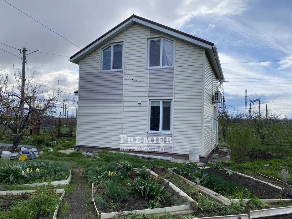 Продам 2-поверховий будинок 8 соток землі