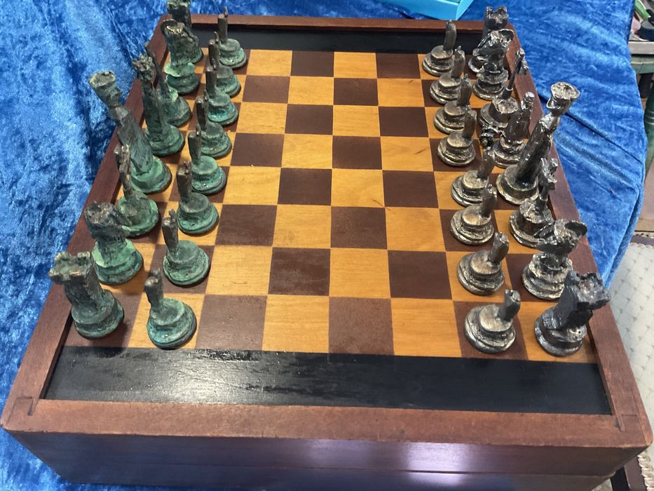 Xadrez jogo em metal ,discrição abaixo ,anúncios abaixo