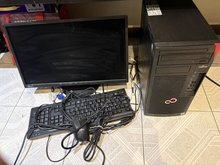 Torre e visor fujitsu