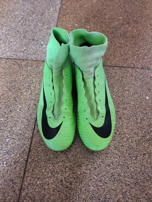 Chuteiras Nike verdes