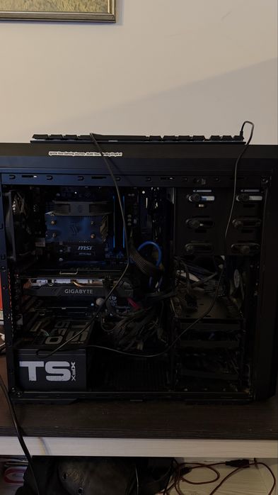 Komputer gamingowy+ klawiatura(gtx 1650 super, i7-4790k, 16gb RAM)