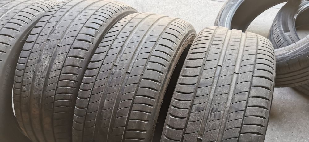 4 x Michelin Primacy 3 235/45/17