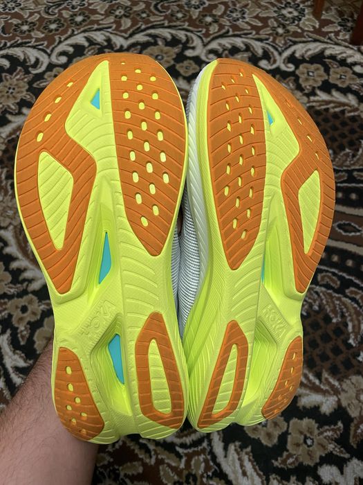 Продам кросівки Hoka