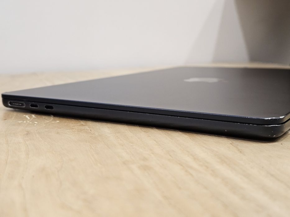 Macbook air m2. 8/256