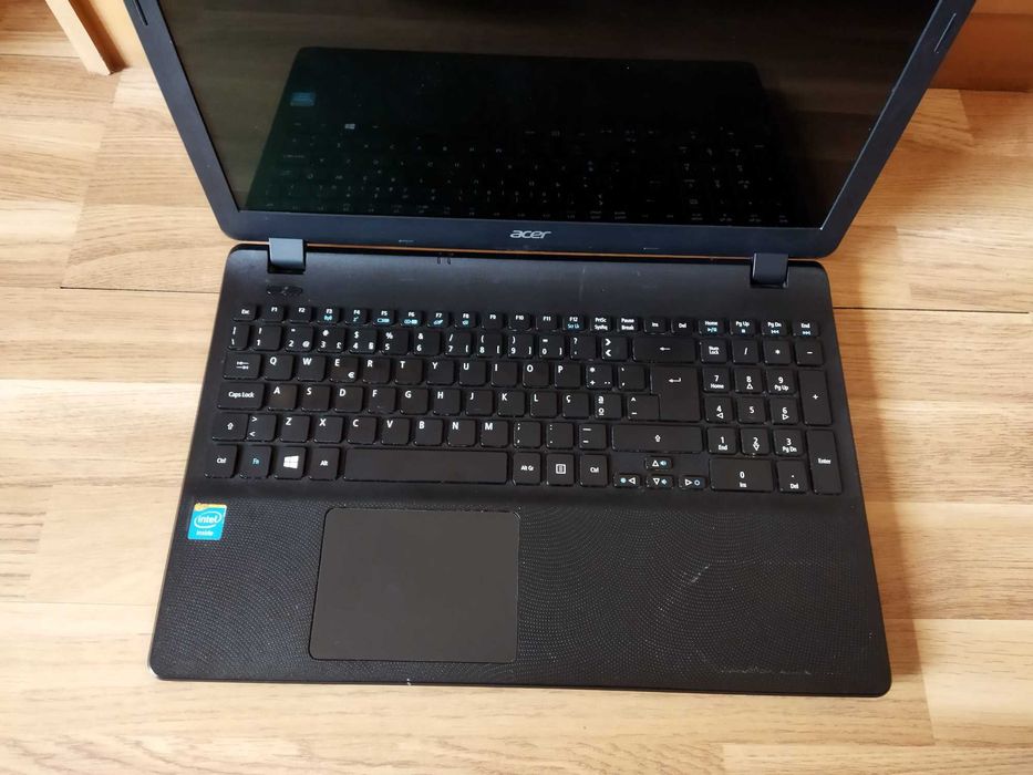 Portátil Acer Aspire ES1-512-series