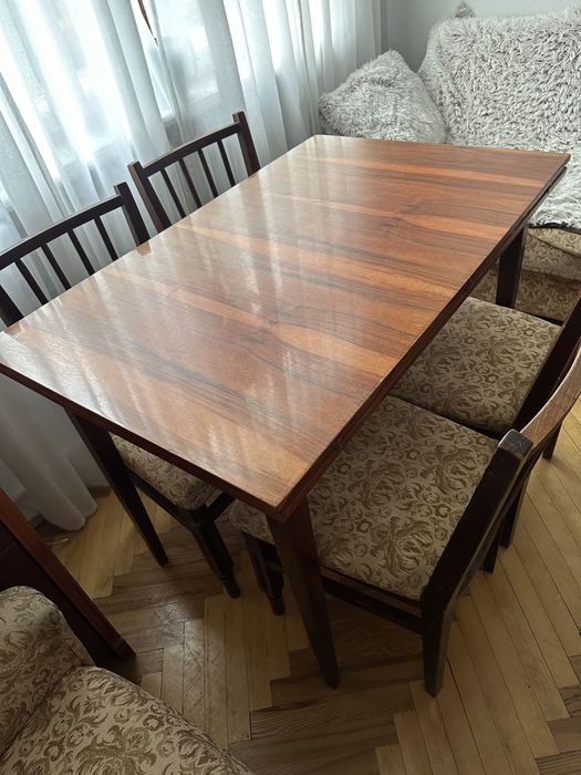 Стіл розкладний,дуже красиве дерево