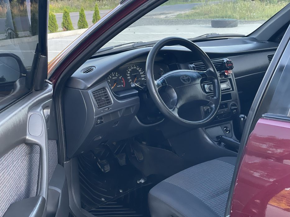 Toyota Carina E 1.6 бензин