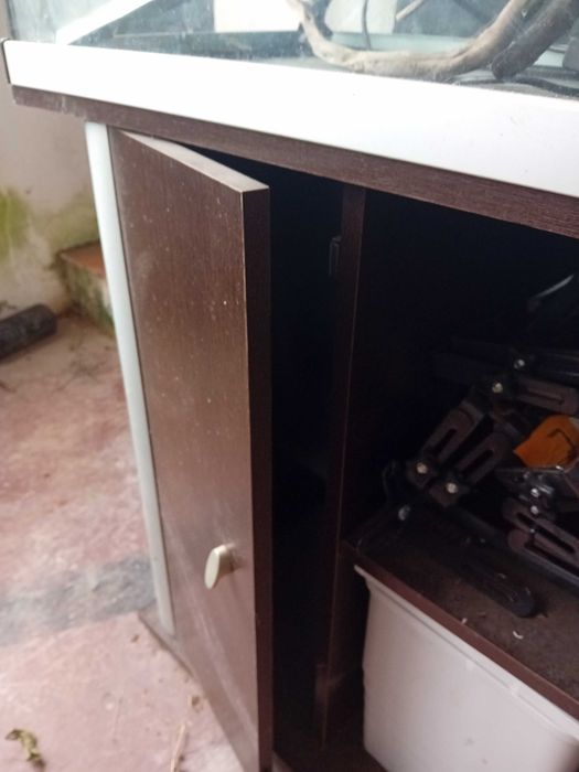 Aquário para peixes, com armário incluído - as crianças vão adorar!