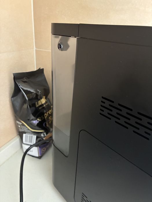 Máquina de café de grão e latte