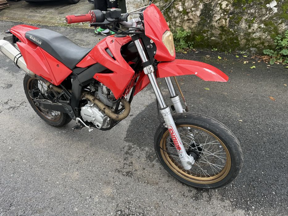 Bashan 125 cc  vermelha (troco)