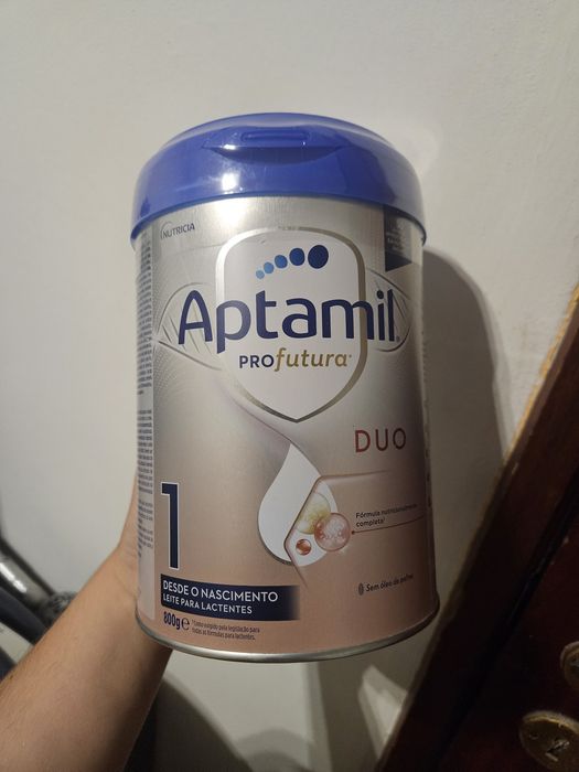 1 lata de leite aptamil 1