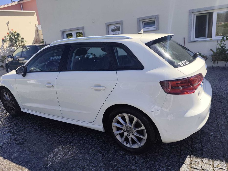 Audi A3 Sportback 1.6 TDI Ultra 110cv (2014) – Nacional – 1 Dono – Histórico Total na Audi