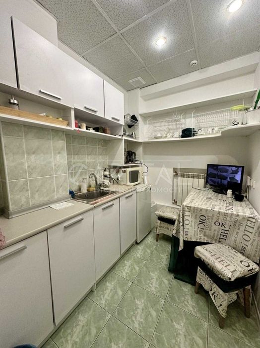 Продаж фасадного приміщення Грушевського Печерськ Центр метро Київ