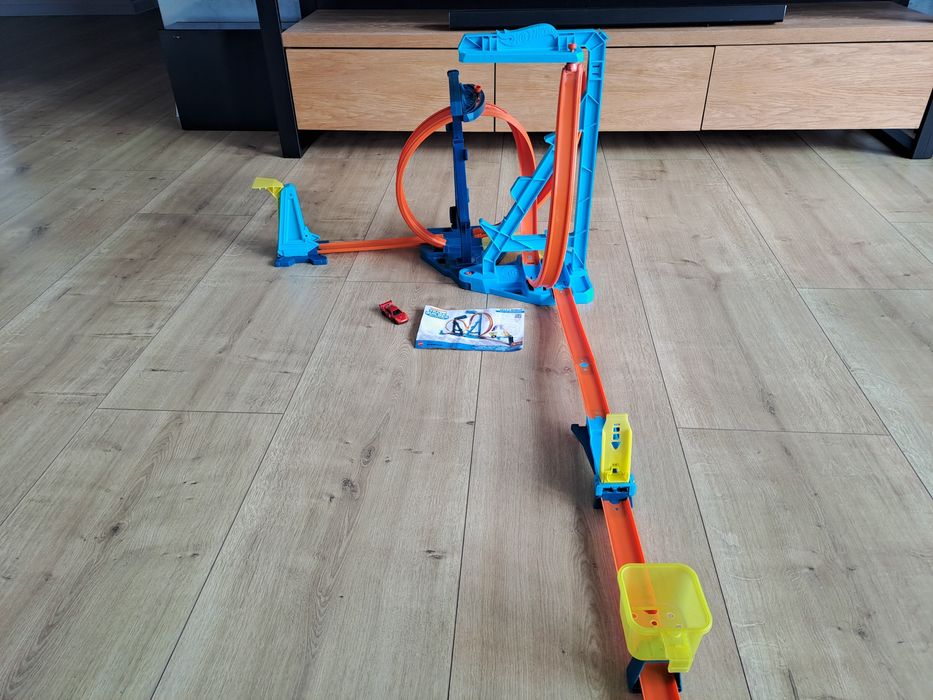 Zestaw Hot Wheels Track Builder Unlimited Infinity Loop Kit. 

Opis pr
