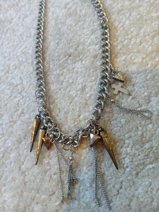 Peças novas ou usadas como novas.