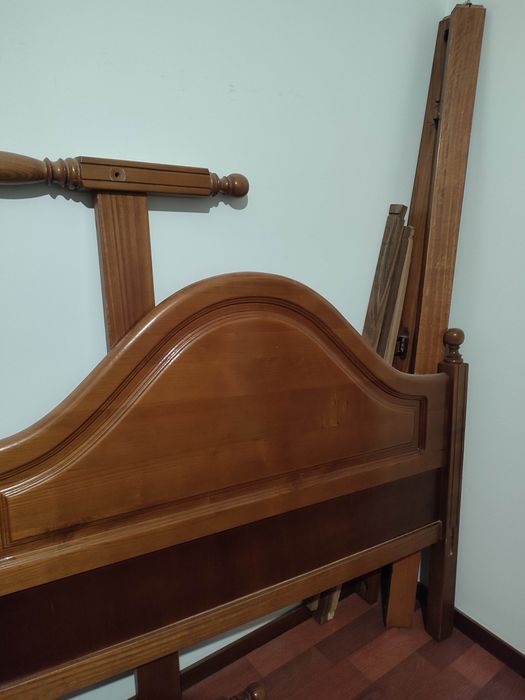 Armação de cama, em madeira maciça