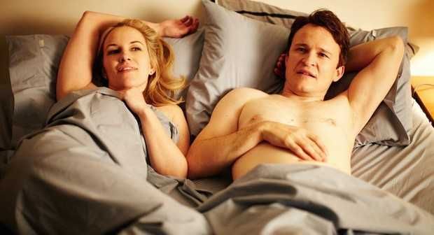 O OUTRO LADO DO SEXO (Josh Lawson)Bojana Novakovic/Damon Herriman NOVO