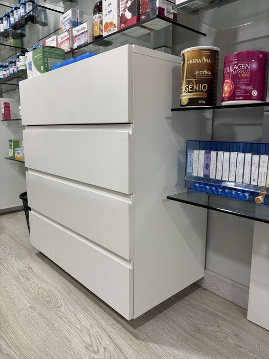 Vendo mobiliario completo de Farmacia/ Parafarmacia