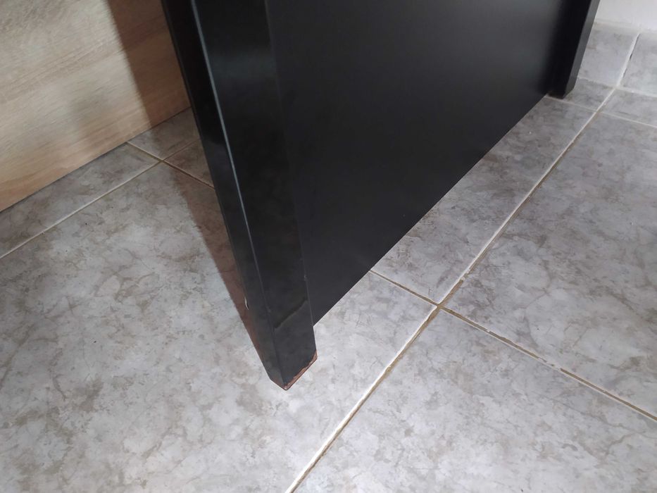 Secretária com tampo em vidro