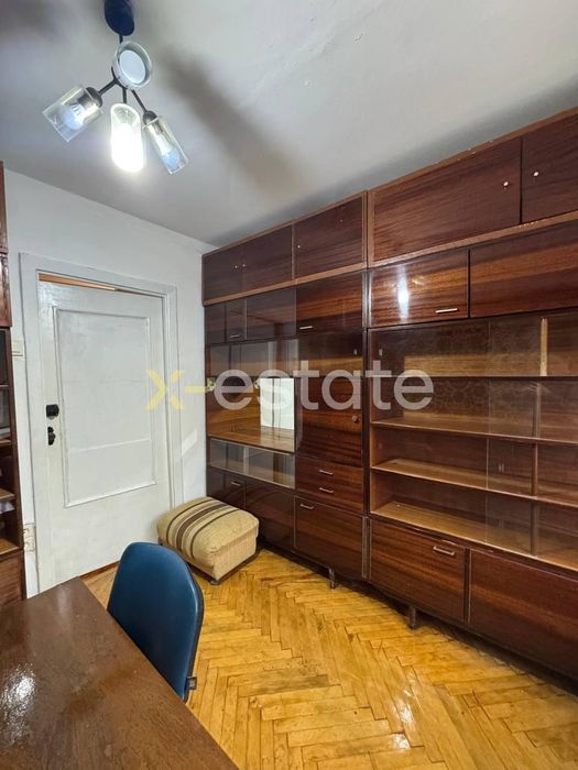 Продаж 4-кімнатної квартири в цегляній чешці в безпечному районі.