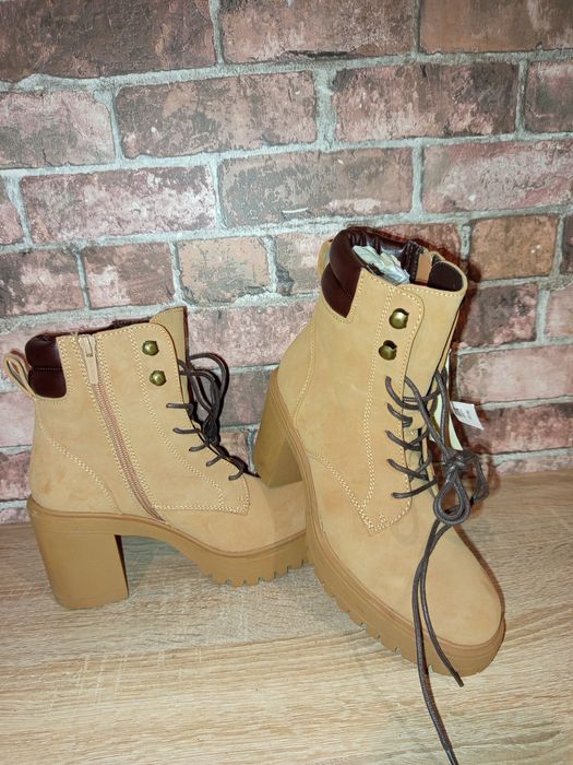 Nowe botki CCC Clara Barson 39