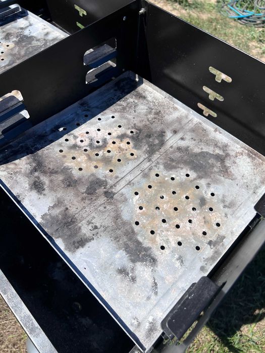 Grill węglowy 40x32 cm Icarus Alpha II Trolley Naterial używany
