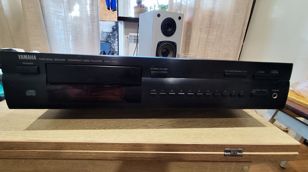 CD проигрыватель YAMAHA CDX 480
