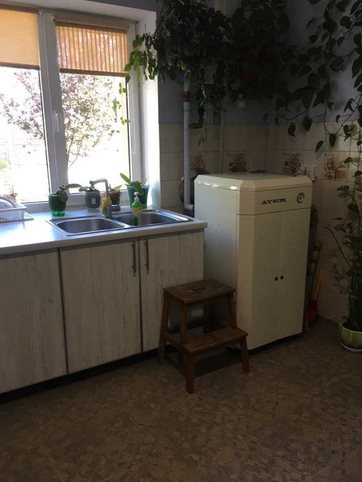 Великий будинок з сучасним ремонтом в Гребінках