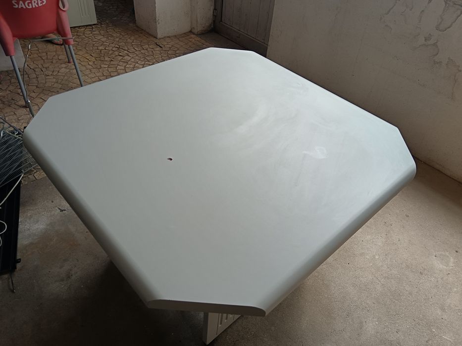 Vendo mesa de reuniões marca Levira