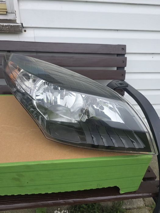 Lampa przednia prawa Renault Megane 3