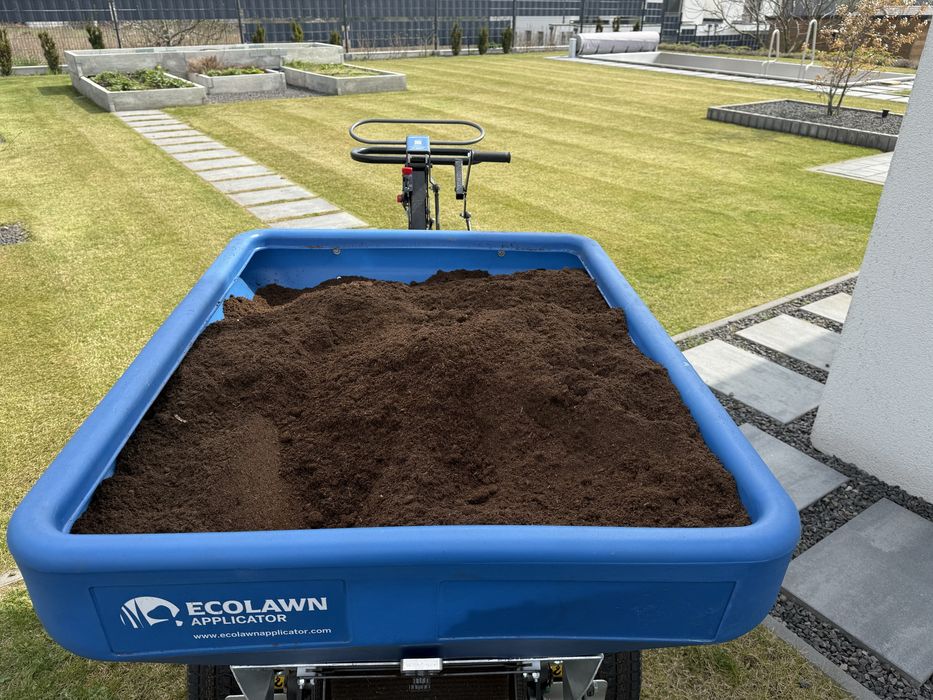 Profesjonalne piaskowanie trawnika, top dressing trawnika, EcoLawn