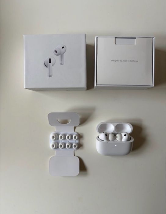 AirPods Pro 3 - Apple. Novos com todos os acessórios.