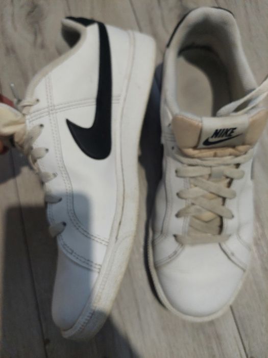 Sprzedam buty białe adidas