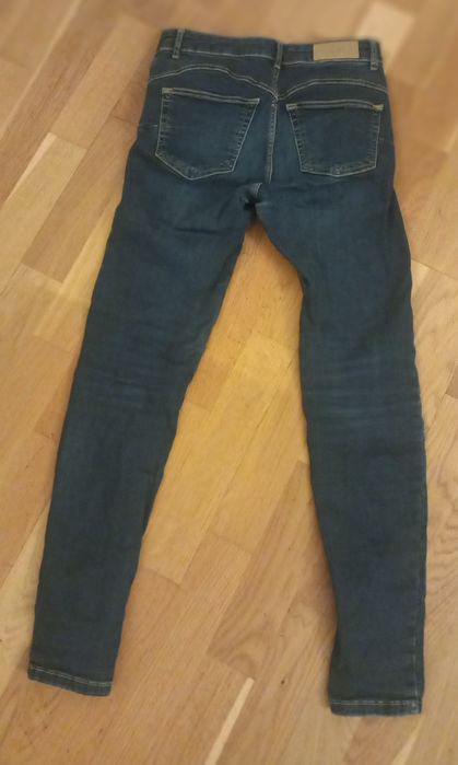 Jeansy wąskie 36 pull&bear