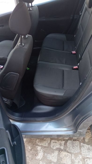 Peugeot 207 motor 1.6 HDI. Tem 150.000 quilómetros reais