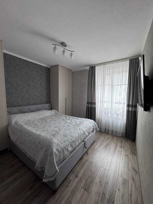 Продам простору 2-кімнатну квартиру